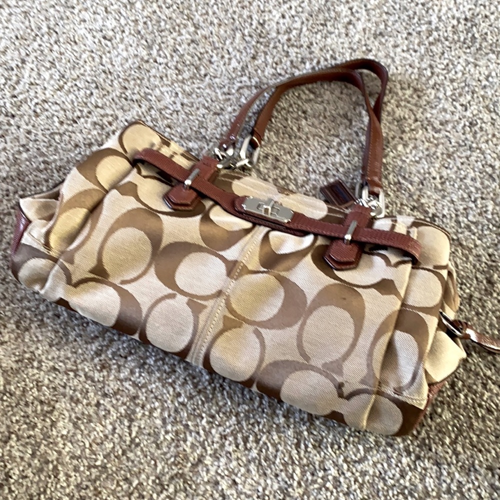 Women’s Coach Shoulder bag!